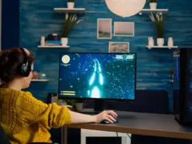 Quando comprar um notebook gamer e quando um notebook comum basta 3 Computador jogando menina