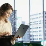 mulher computador negocios
