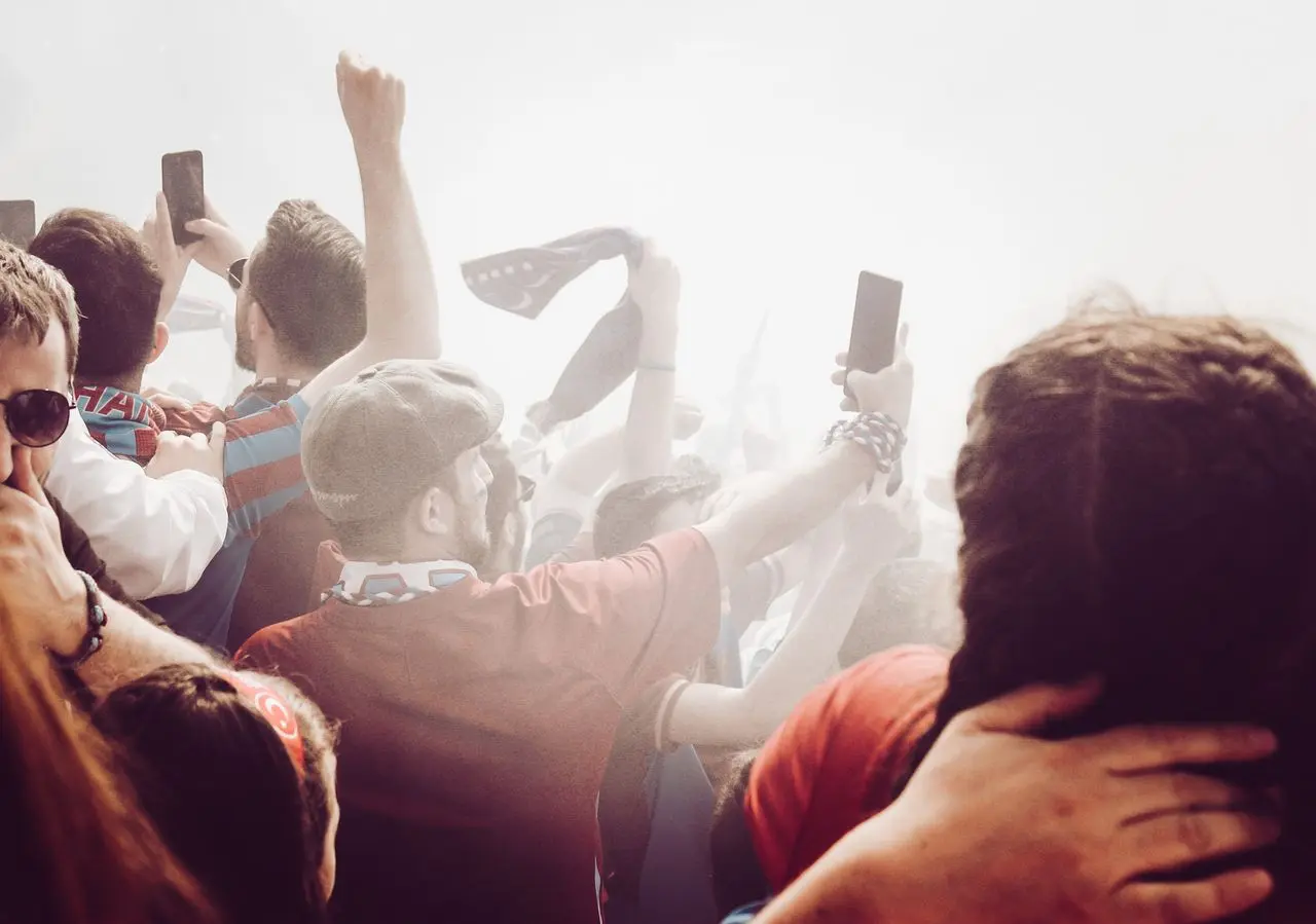 Redes sociais e futebol: como a relação da torcida mudou depois da tecnologia 1 pexels kaplanart 12153280