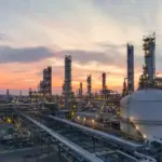 Como é feita a gasolina? Conheça as etapas da produção