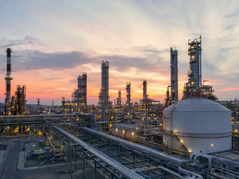 Como é feita a gasolina? Conheça as etapas da produção