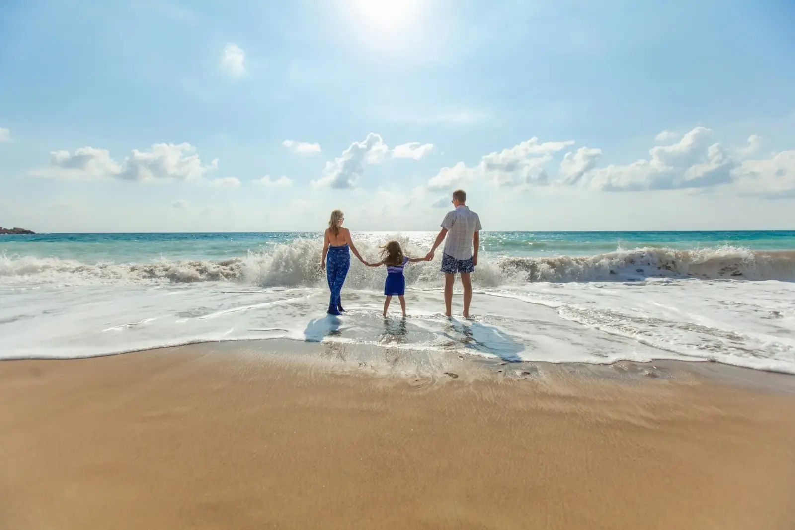 O que considerar na hora de escolher o melhor período para viajar 1 familia na praia